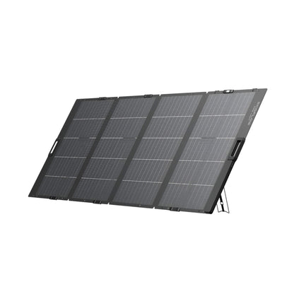 EcoFlow 400W draagbaar zonnepaneel opgesteld met geïntegreerde standaard op lichte achtergrond