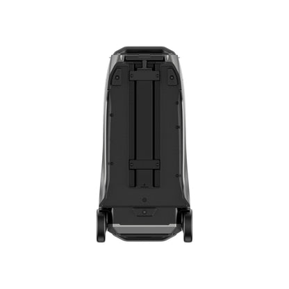 zilvergrijze EcoFlow DELTA Pro 3 draagbare batterij, achteraanzicht met handgreep en wielen op witte achtergrond