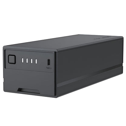 Schuin vooraanzicht van de EcoFlow GLACIER plug-in accu met batterij-indicator en USB-C aansluiting op witte achtergrond