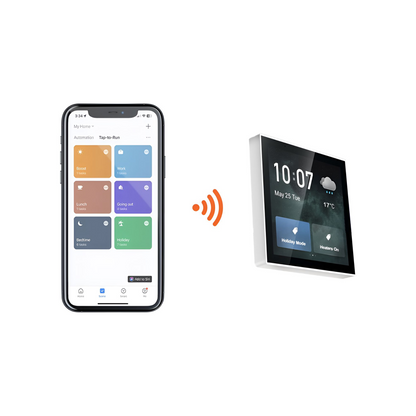 smartphone met thermostaat-app die een slimme wandthermostaat draadloos bedient